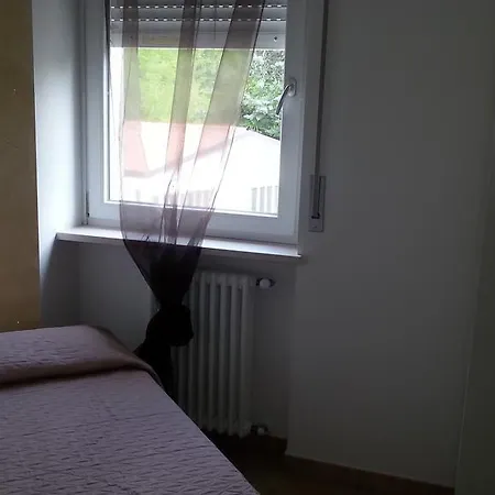 Tony דירה לאזיסה