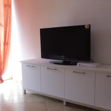 Tony דירה לאזיסה