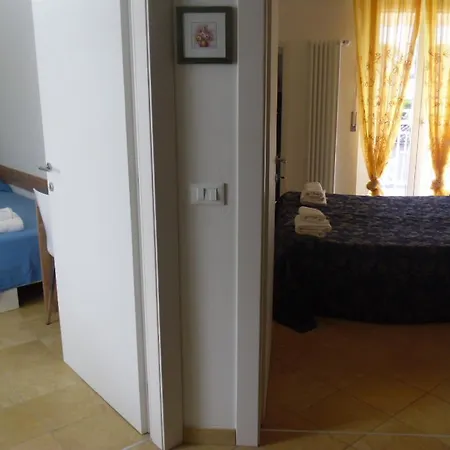 Tony דירה לאזיסה