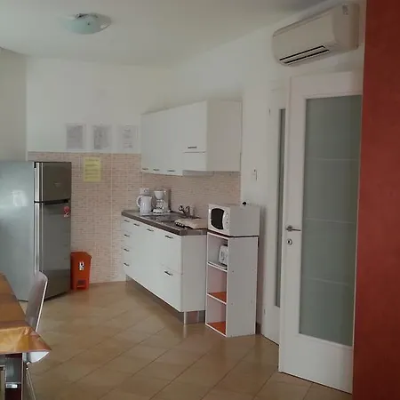 Tony شقة لاتيزي